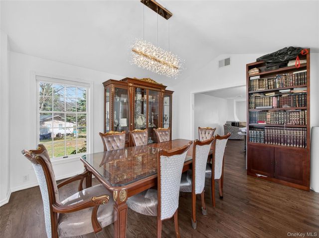 17 Victoria Drive, Airmont, NY 10901