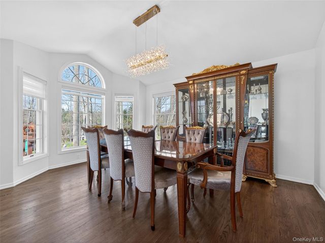 17 Victoria Drive, Airmont, NY 10901