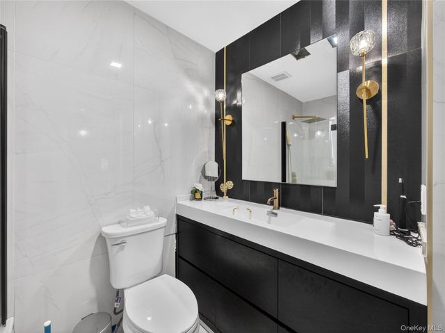 17 Victoria Drive, Airmont, NY 10901