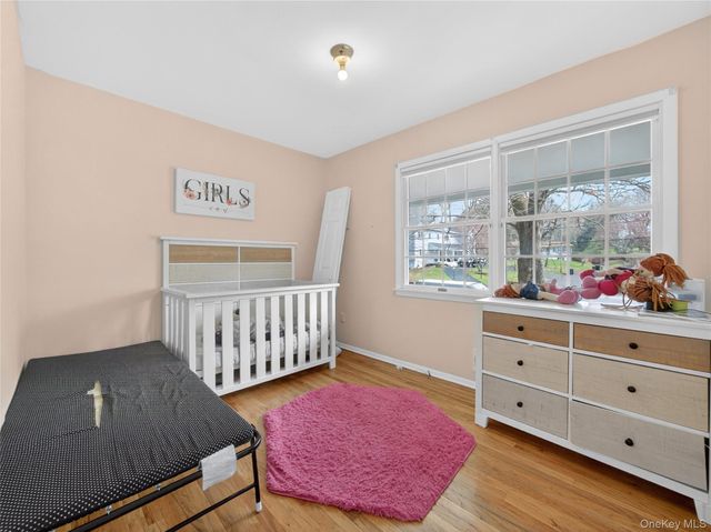 17 Victoria Drive, Airmont, NY 10901