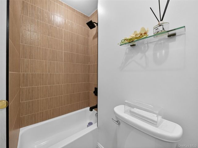 17 Victoria Drive, Airmont, NY 10901