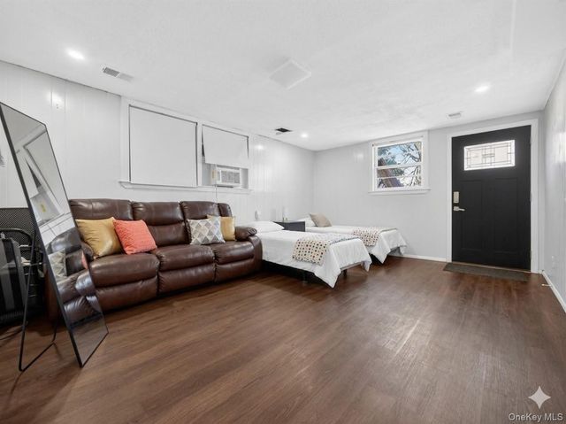 17 Victoria Drive, Airmont, NY 10901