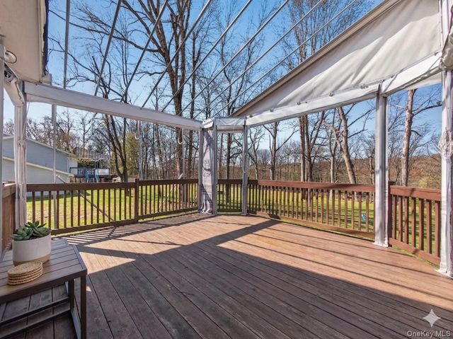 17 Victoria Drive, Airmont, NY 10901