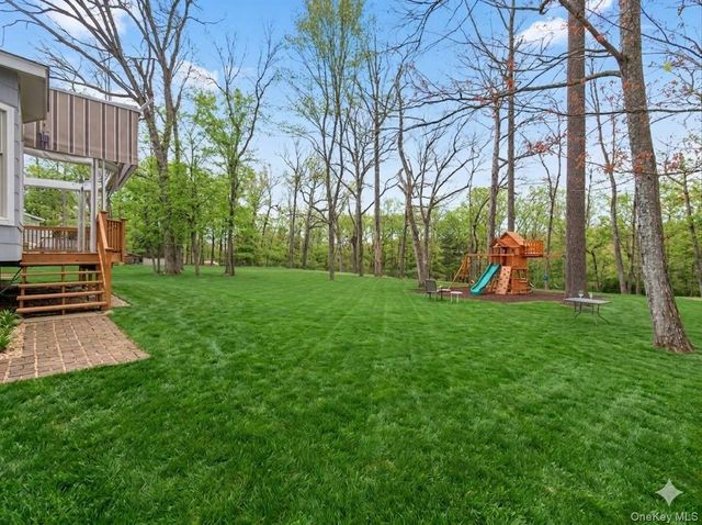 17 Victoria Drive, Airmont, NY 10901