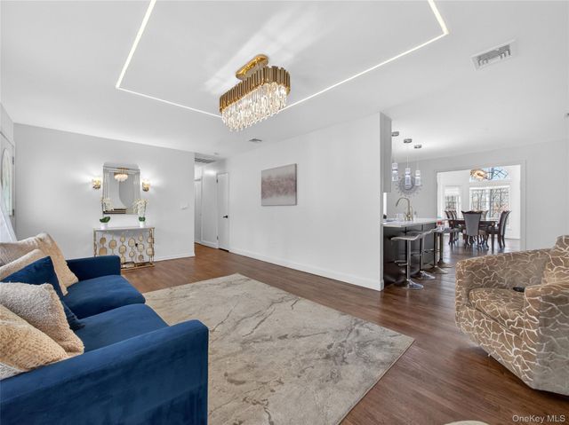 17 Victoria Drive, Airmont, NY 10901