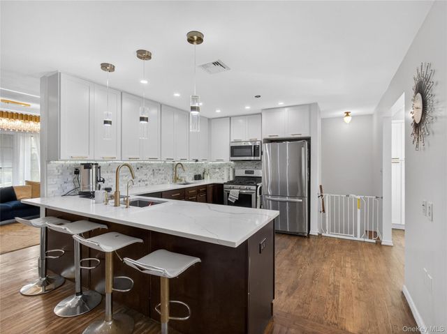 17 Victoria Drive, Airmont, NY 10901