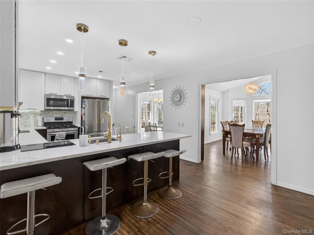 17 Victoria Drive, Airmont, NY 10901