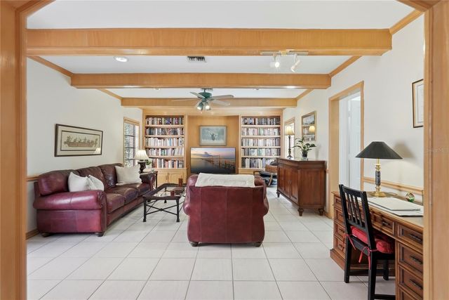 100 72ND STREET S, St Petersburg, FL 33707