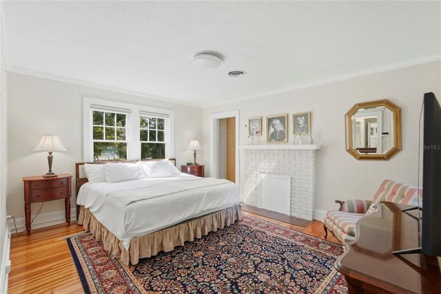 100 72ND STREET S, St Petersburg, FL 33707