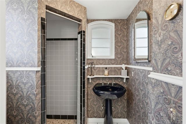 100 72ND STREET S, St Petersburg, FL 33707