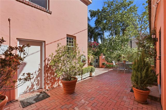 100 72ND STREET S, St Petersburg, FL 33707