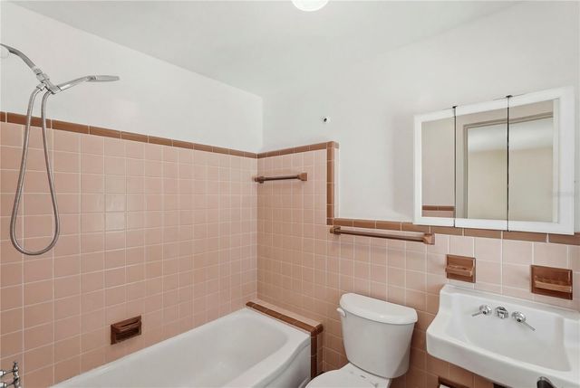 100 72ND STREET S, St Petersburg, FL 33707