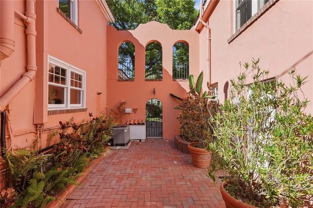 100 72ND STREET S, St Petersburg, FL 33707