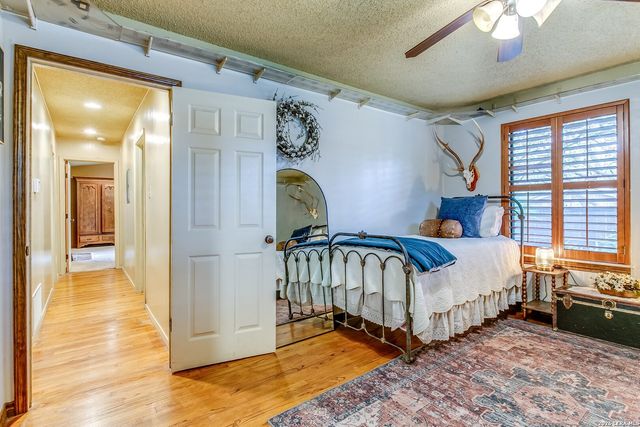17118 SUGAR CREST DR, San Antonio, TX 78232