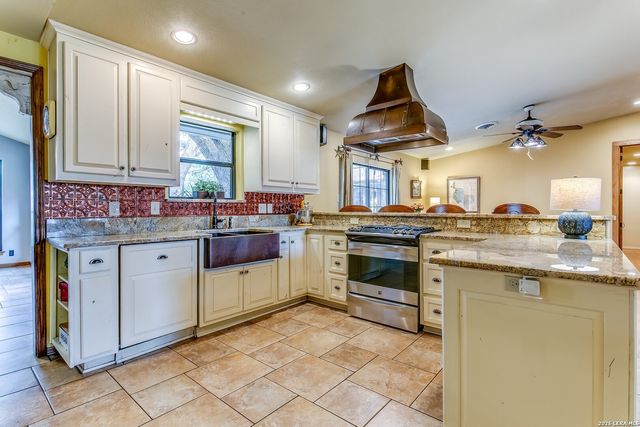 17118 SUGAR CREST DR, San Antonio, TX 78232