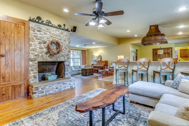 17118 SUGAR CREST DR, San Antonio, TX 78232