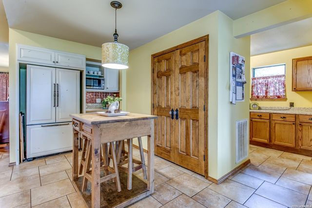 17118 SUGAR CREST DR, San Antonio, TX 78232