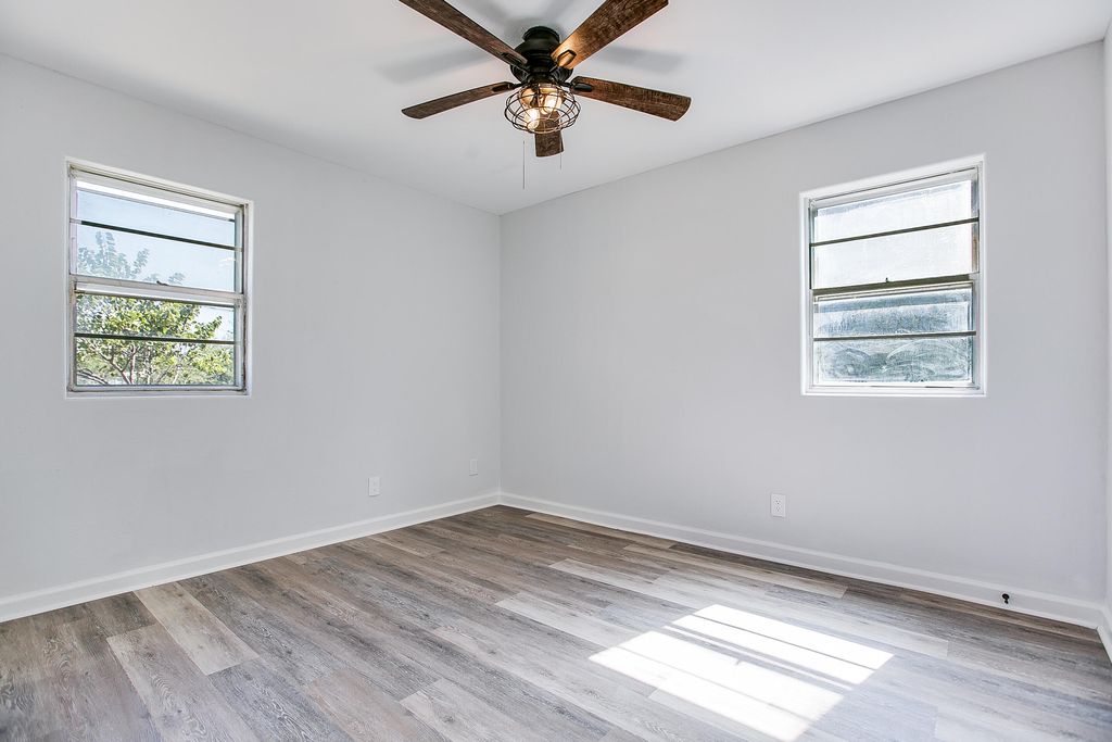 Image 10 of property listing at 210 Maryland Street, San Angelo, TX 76905