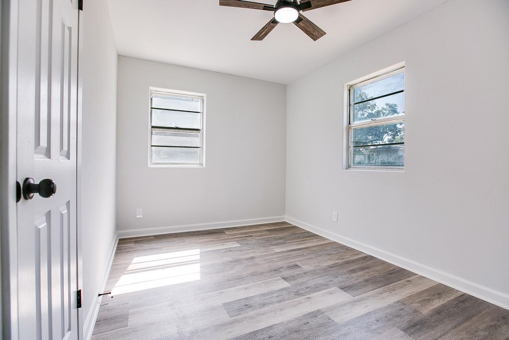 Image 14 of property listing at 210 Maryland Street, San Angelo, TX 76905