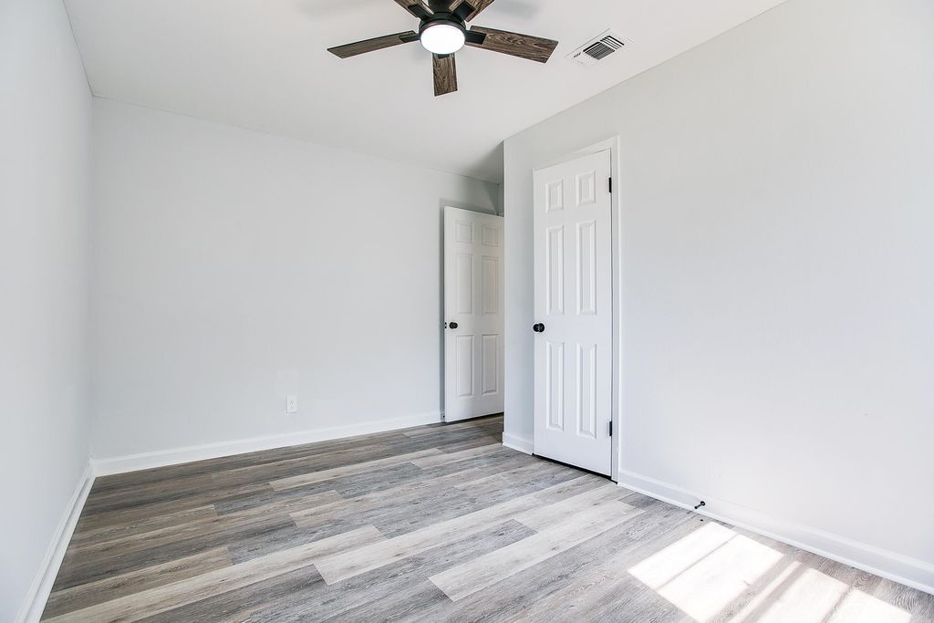 Image 15 of property listing at 210 Maryland Street, San Angelo, TX 76905