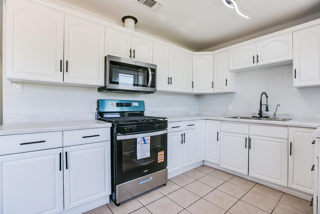 Image 5 of property listing at 210 Maryland Street, San Angelo, TX 76905