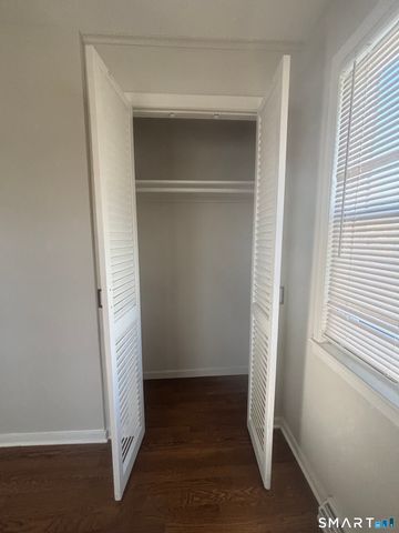 38 Elmhurst Circle, West Hartford, CT 06110