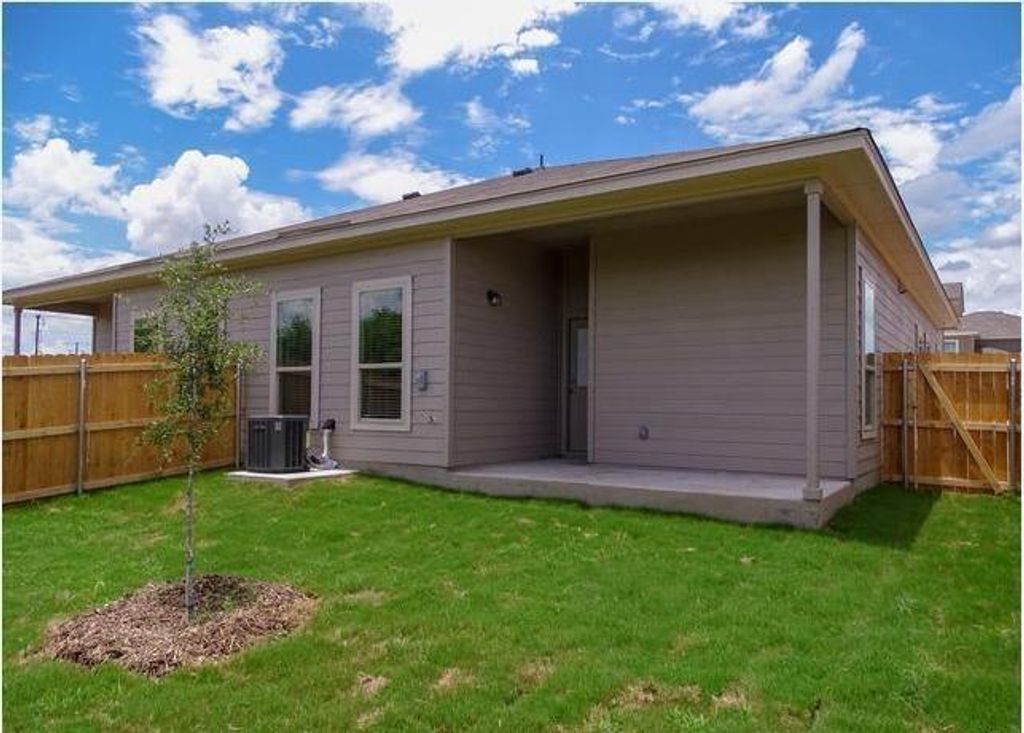 2216 Avery VLG 2214, New Braunfels, TX 78130