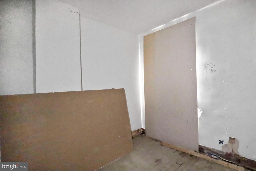 Image 10 of property listing at 3700 CHESTLE PL, Baltimore, MD 21224