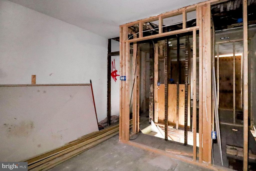 Image 11 of property listing at 3700 CHESTLE PL, Baltimore, MD 21224