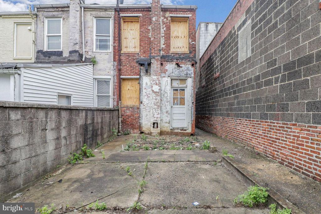 Image 14 of property listing at 3700 CHESTLE PL, Baltimore, MD 21224