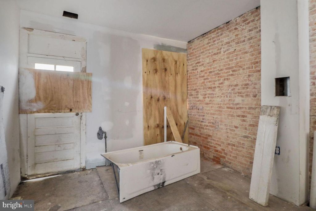 Image 3 of property listing at 3700 CHESTLE PL, Baltimore, MD 21224
