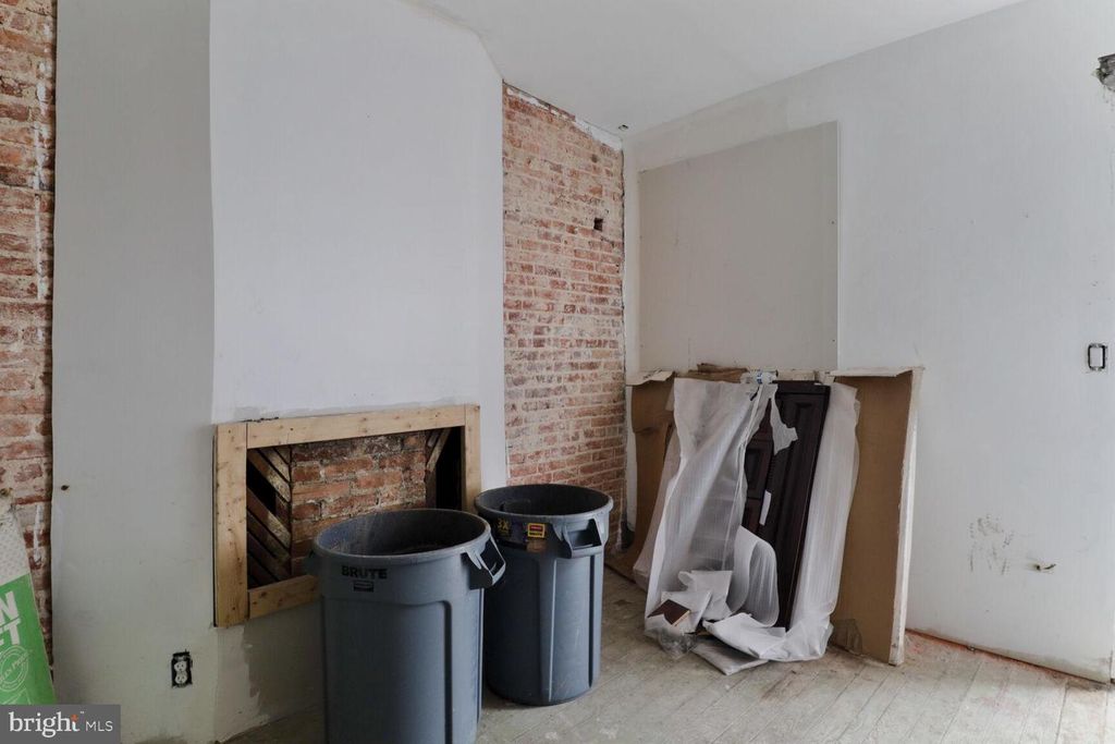 Image 4 of property listing at 3700 CHESTLE PL, Baltimore, MD 21224