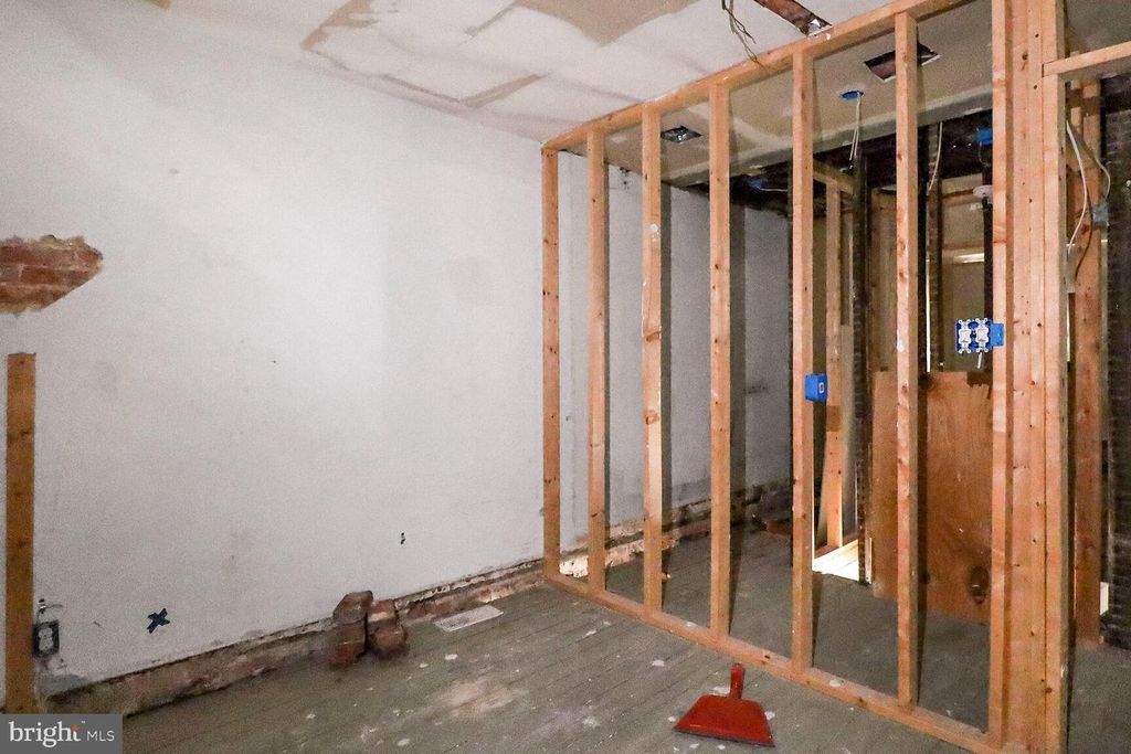 Image 6 of property listing at 3700 CHESTLE PL, Baltimore, MD 21224