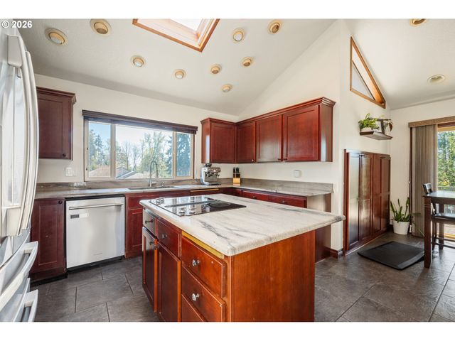 13 JUDITH Pl, Longview, WA 98632