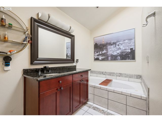 13 JUDITH Pl, Longview, WA 98632