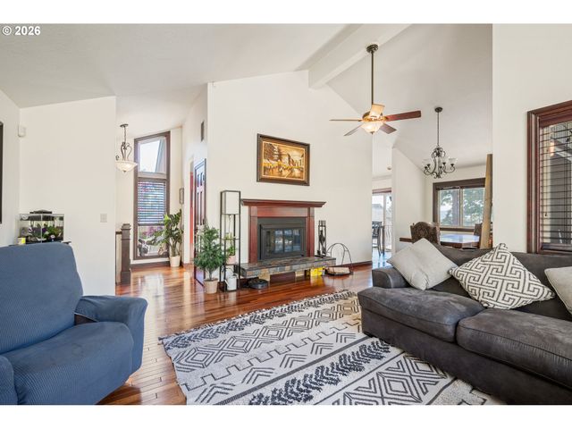 13 JUDITH Pl, Longview, WA 98632