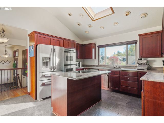 13 JUDITH Pl, Longview, WA 98632