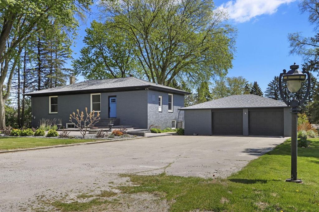 6739 Sportsman DRIVE, Racine, WI 53402