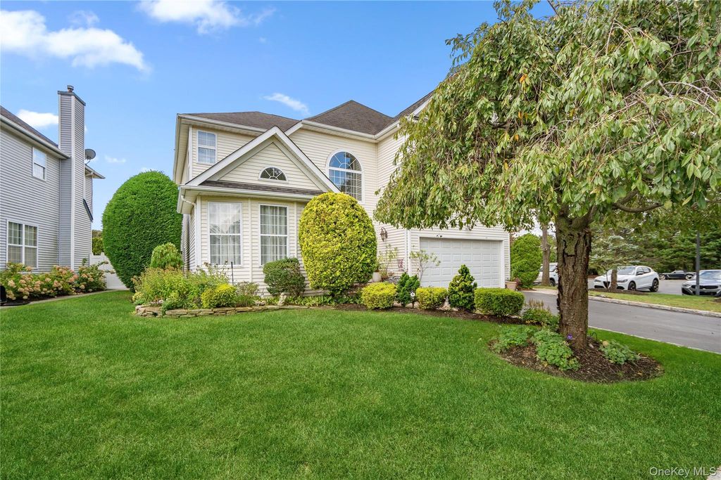 107 Hazelnut Court, Melville, NY 11747 — photo 3