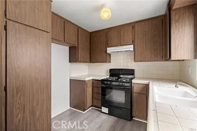 614 S Lake St E, Burbank, CA 91502