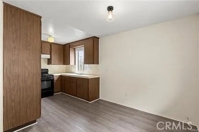 614 S Lake St E, Burbank, CA 91502
