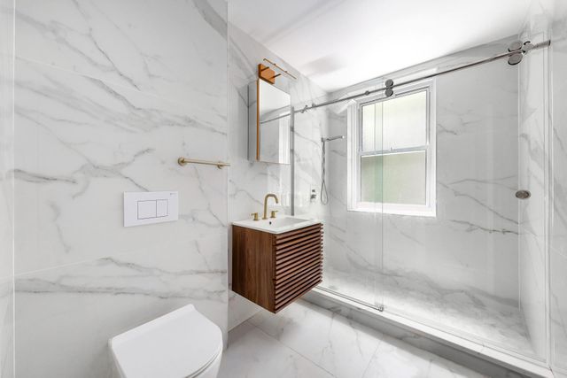 416 E 50TH Street, New York City, NY 10022