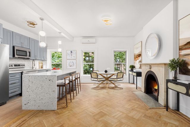 416 E 50TH Street, New York City, NY 10022