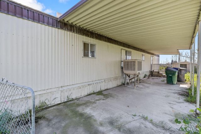 2705 W Alpine Avenue, Tulare, CA 93274