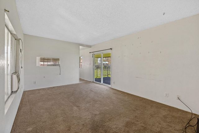 2705 W Alpine Avenue, Tulare, CA 93274