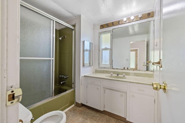 2705 W Alpine Avenue, Tulare, CA 93274