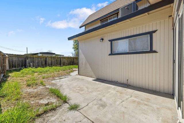 2705 W Alpine Avenue, Tulare, CA 93274