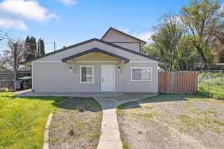 2705 W Alpine Avenue, Tulare, CA 93274