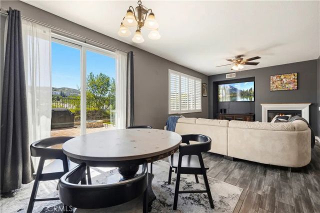 19354 Laroda 165, Saugus, CA 91350