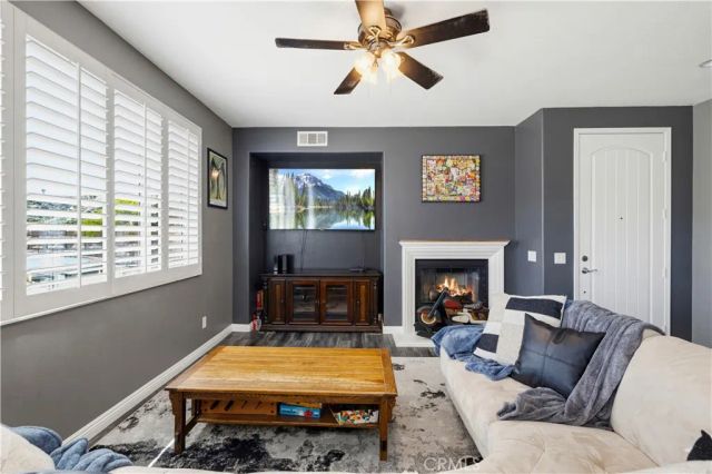 19354 Laroda 165, Saugus, CA 91350